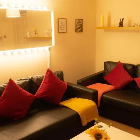Modern And Cosy With Free Car Park And Free Wifi !!! *