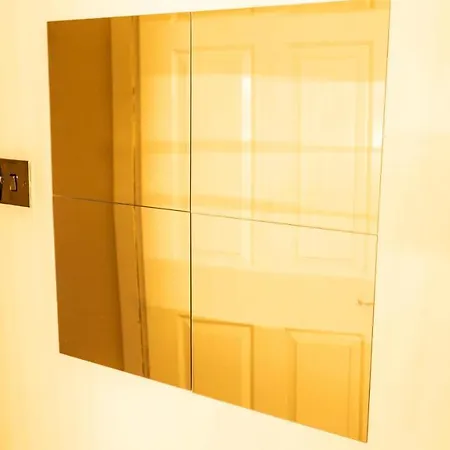 Modern And Cosy With Free Car Park And Free Wifi !!! Apartman