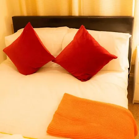 Modern And Cosy With Free Car Park And Free Wifi !!! *