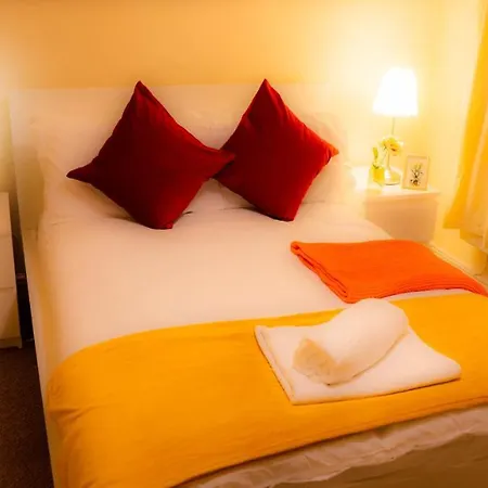 Modern And Cosy With Free Car Park And Free Wifi !!!
