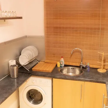 Modern And Cosy With Free Car Park And Free Wifi !!! Apartman