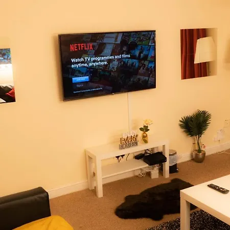 Modern And Cosy With Free Car Park And Free Wifi !!!
